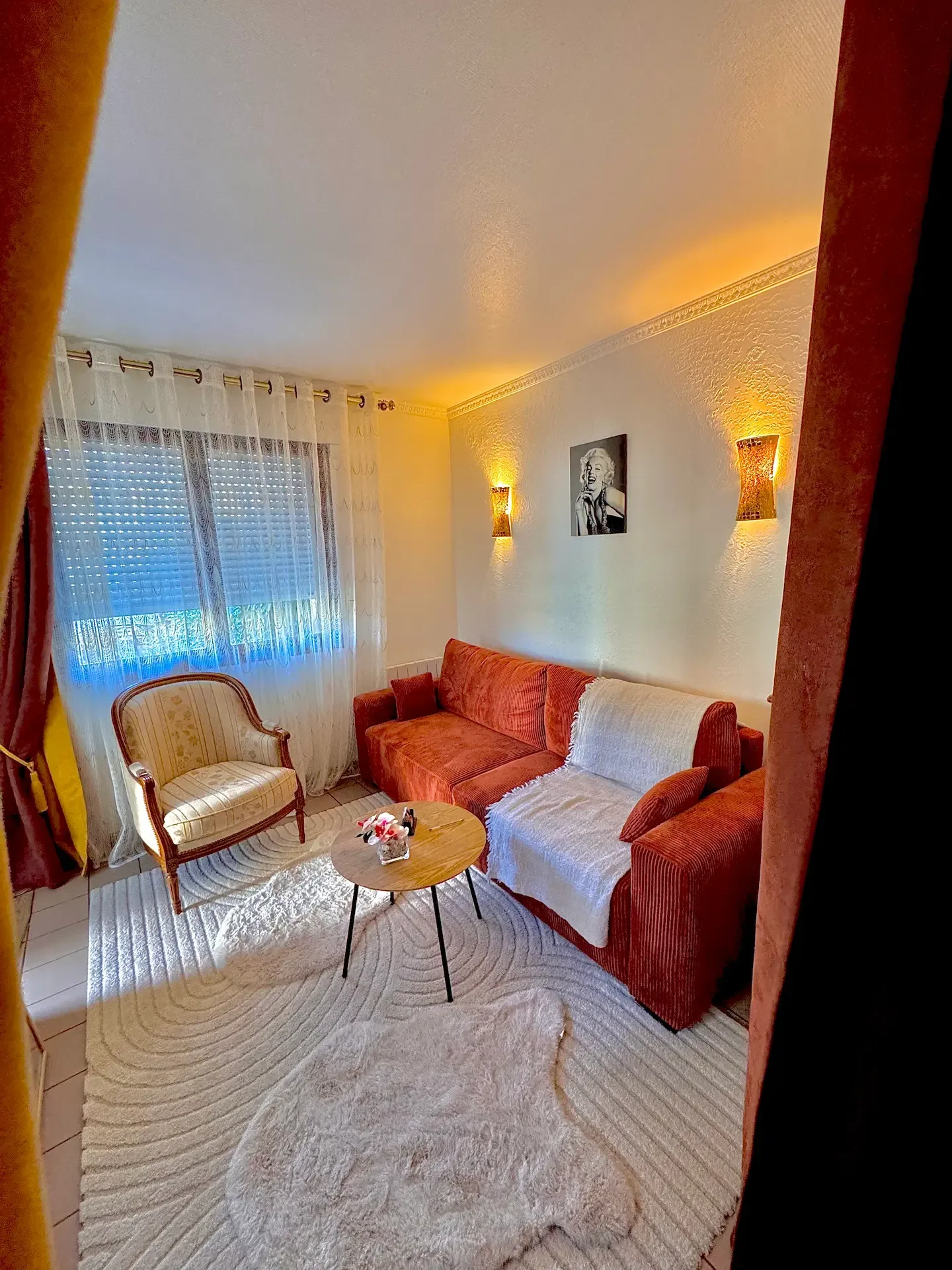 Espace cosy du cabinet Un Temps pour Elle à Carcassonne, idéal pour un massage à deux entre femmes