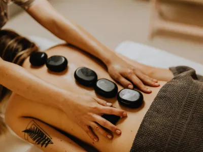 Massage aux pierres chaudes — Cabinet Un Temps pour Elle Carcassonne
